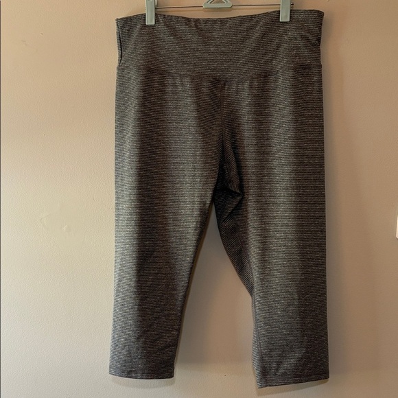 Champion Heather Gray Leggings/workout wear 3/4 length Size XXL - Picture 1 of 3